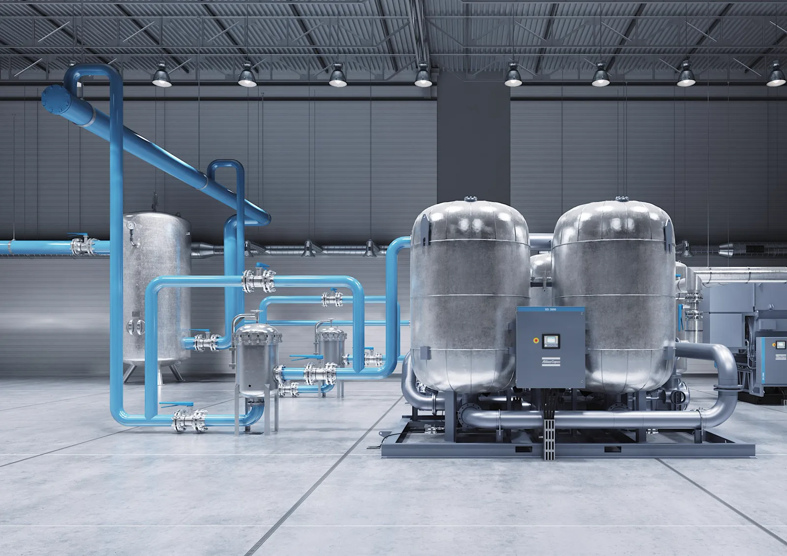 Adsorptionstrockner mit Prozessfiltern und blauen Druckluftleitungen in einer Industriehalle